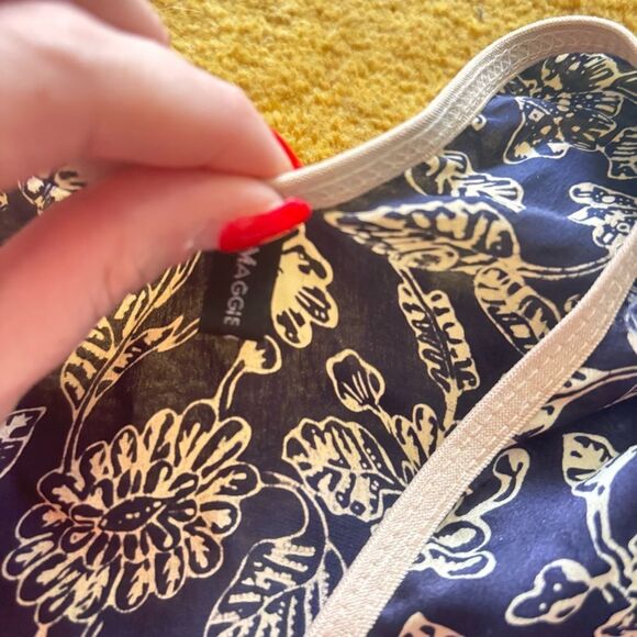 MAGGIE COULOMBE Luxury Resort Wear - Picture 4 of 5